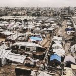 مياه الأمطار تغرق مئات خيام النازحين في غزة